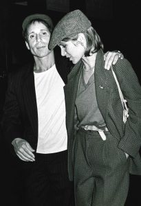 Paul Simon , Carrie Fisher 1981.jpg